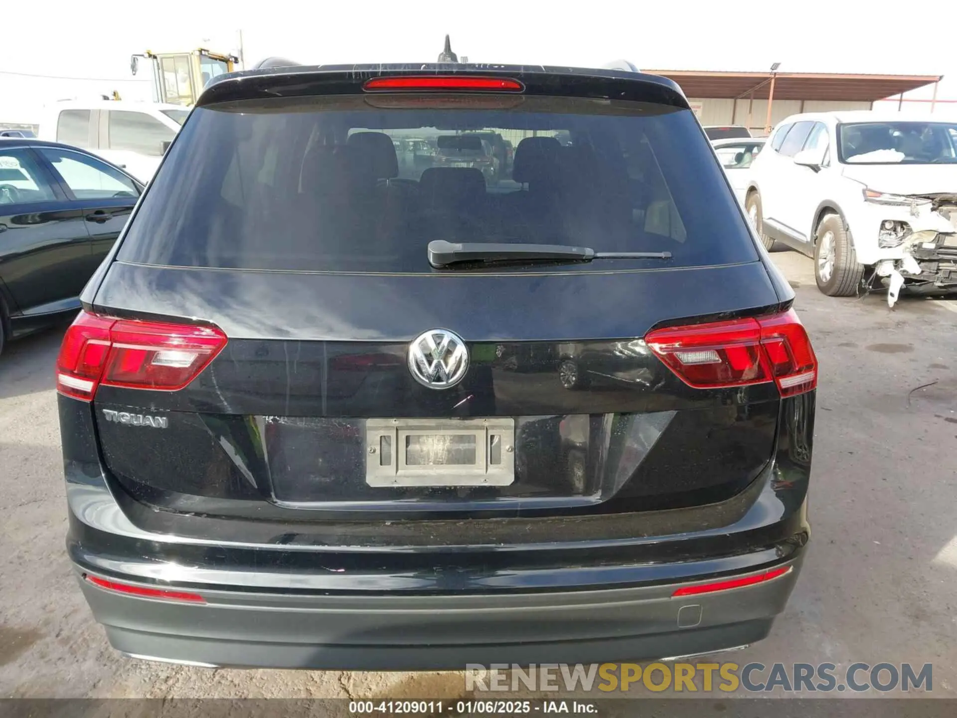 16 Photograph of a damaged car 3VV1B7AX7LM019134 VOLKSWAGEN TIGUAN 2020