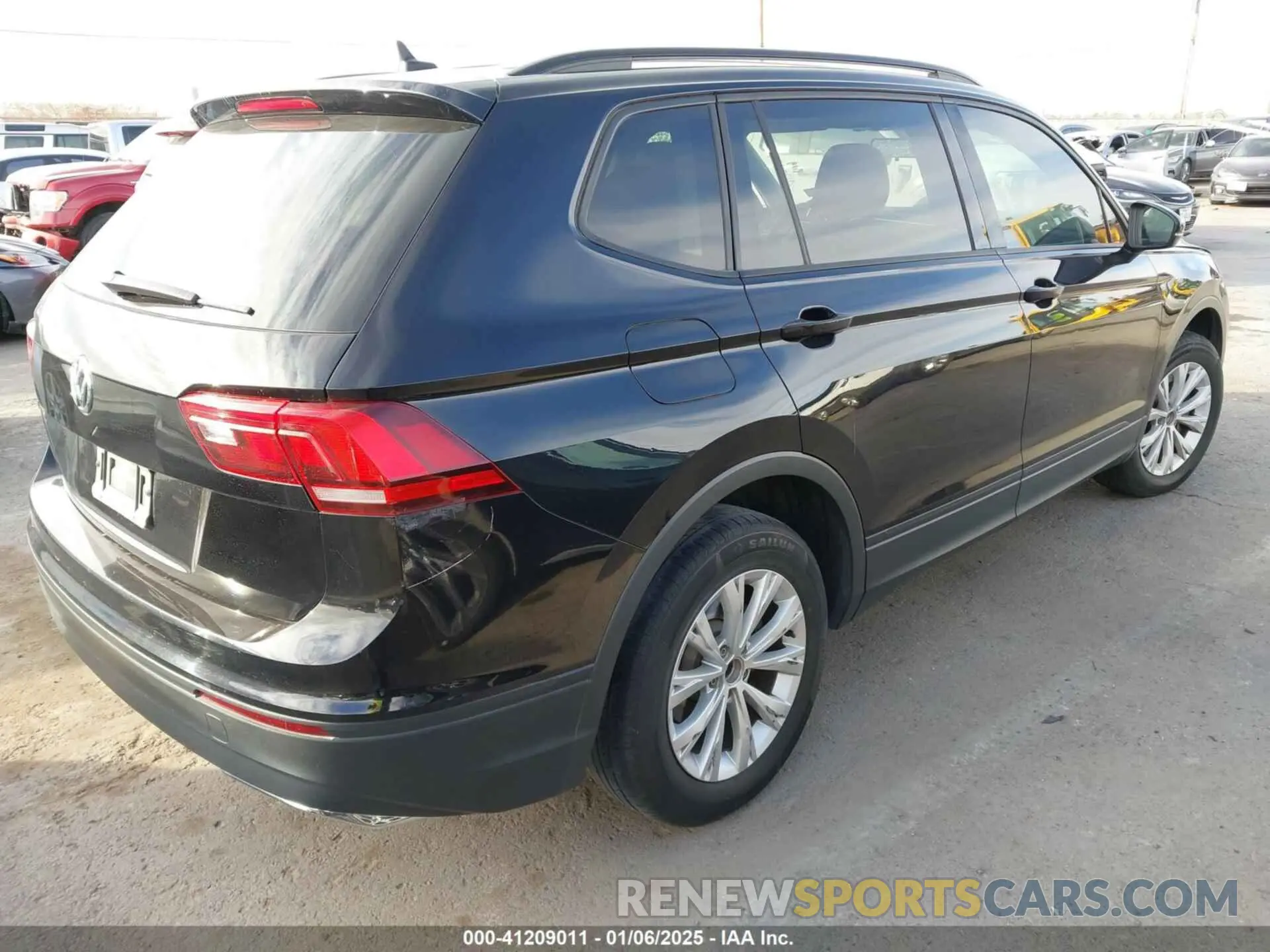 4 Photograph of a damaged car 3VV1B7AX7LM019134 VOLKSWAGEN TIGUAN 2020