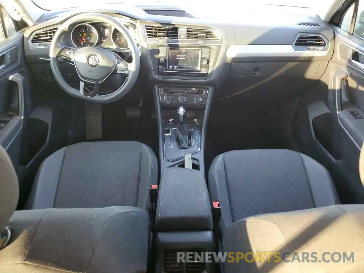 8 Photograph of a damaged car 3VV1B7AX7LM047242 VOLKSWAGEN TIGUAN 2020