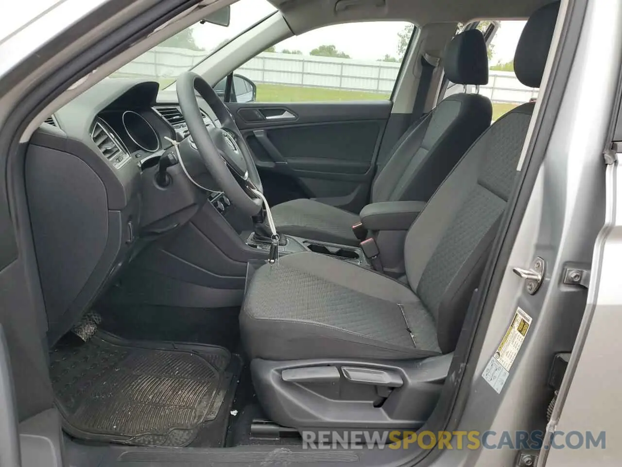 7 Photograph of a damaged car 3VV1B7AX7LM056815 VOLKSWAGEN TIGUAN 2020