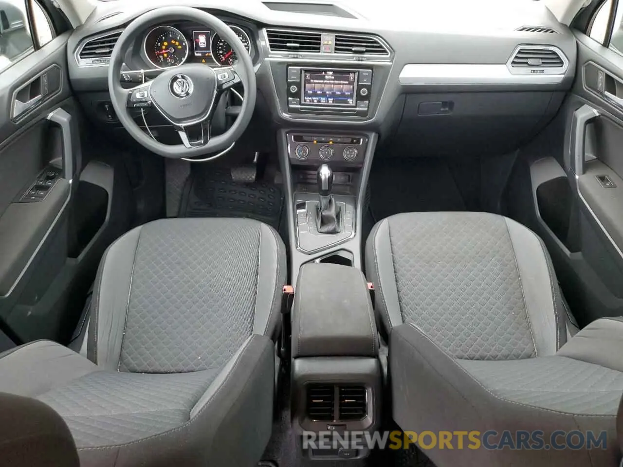 8 Photograph of a damaged car 3VV1B7AX7LM056815 VOLKSWAGEN TIGUAN 2020