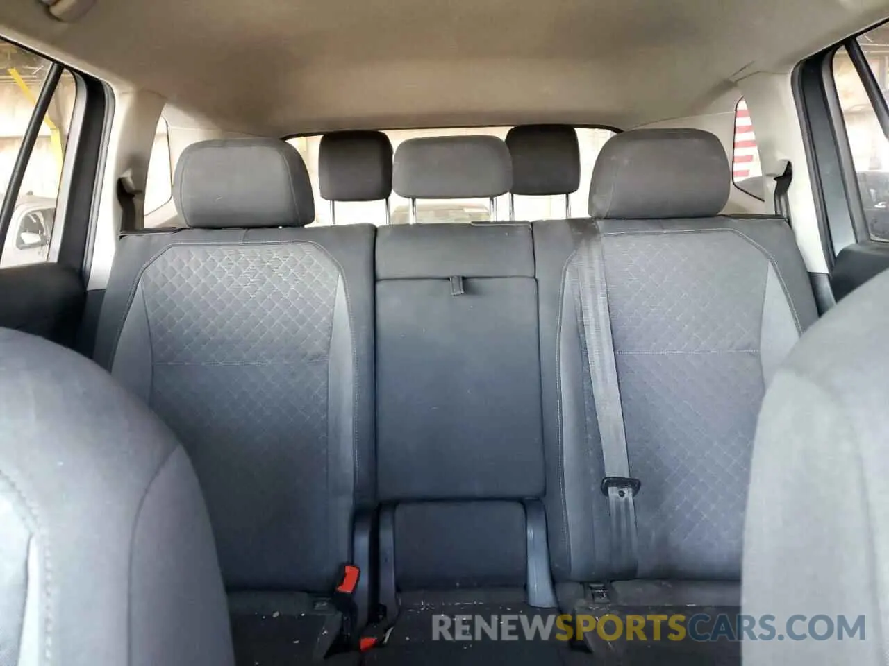10 Photograph of a damaged car 3VV1B7AX7LM103728 VOLKSWAGEN TIGUAN 2020
