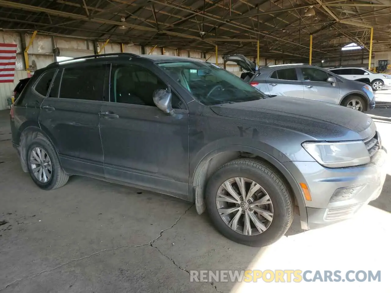 4 Photograph of a damaged car 3VV1B7AX7LM103728 VOLKSWAGEN TIGUAN 2020