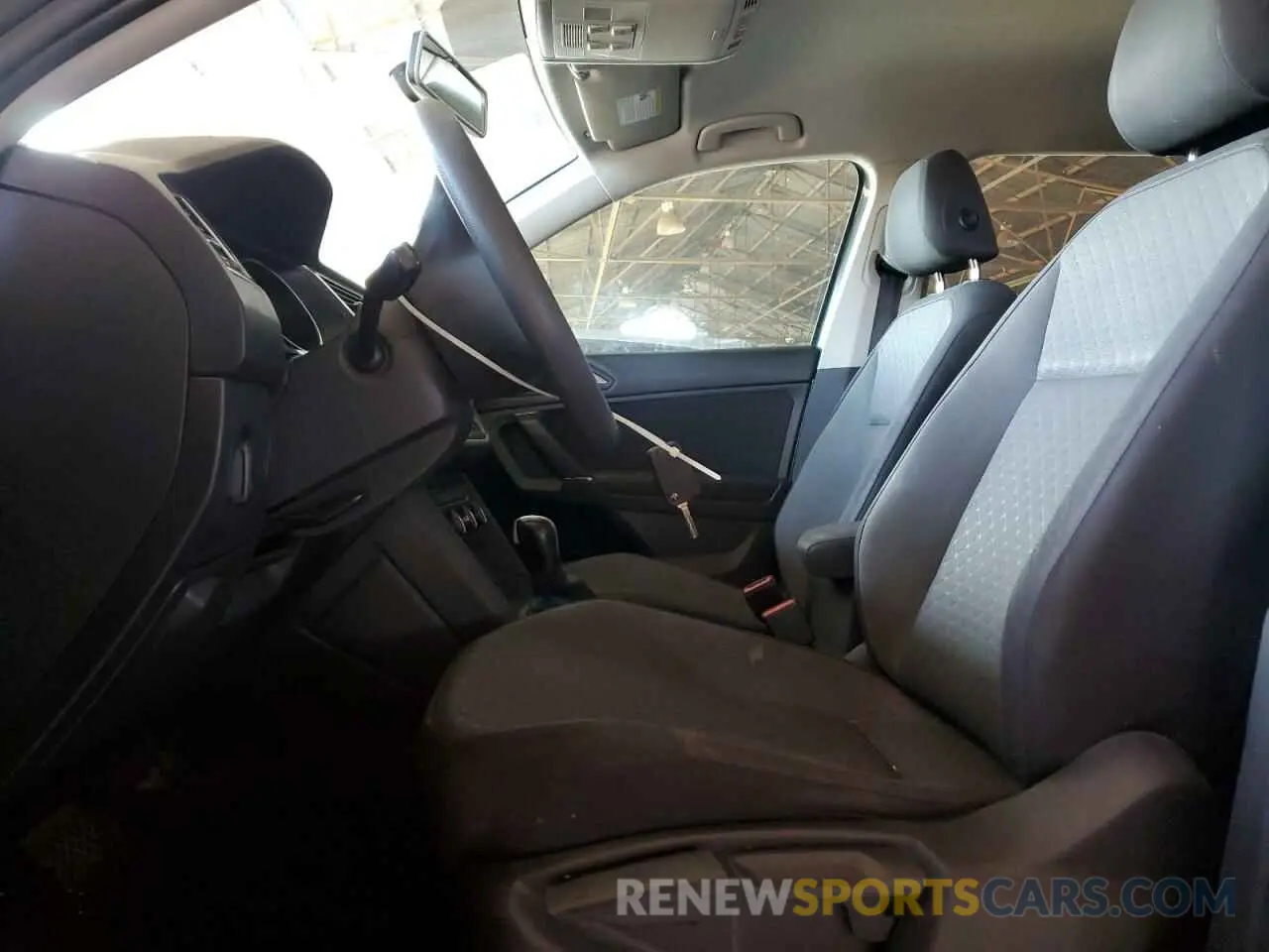 7 Photograph of a damaged car 3VV1B7AX7LM103728 VOLKSWAGEN TIGUAN 2020