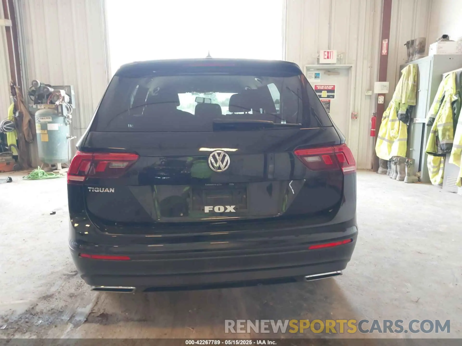 16 Photograph of a damaged car 3VV1B7AX9LM177409 VOLKSWAGEN TIGUAN 2020