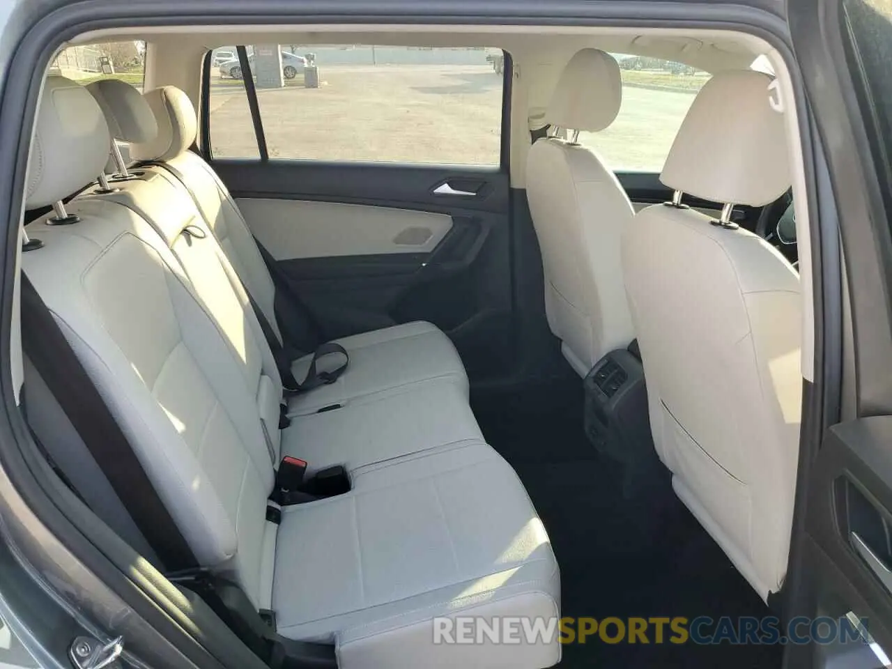 11 Photograph of a damaged car 3VV2B7AX0LM022204 VOLKSWAGEN TIGUAN 2020