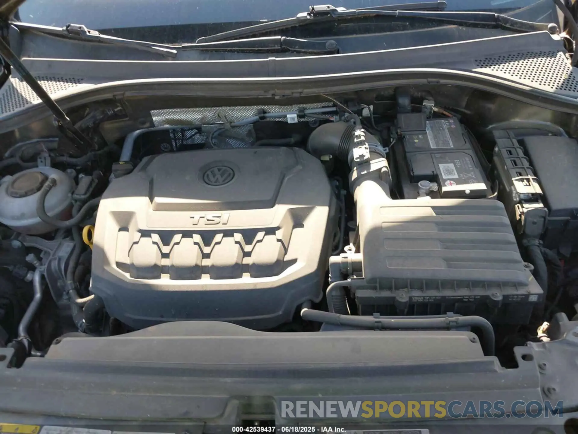 10 Photograph of a damaged car 3VV2B7AX0LM028617 VOLKSWAGEN TIGUAN 2020