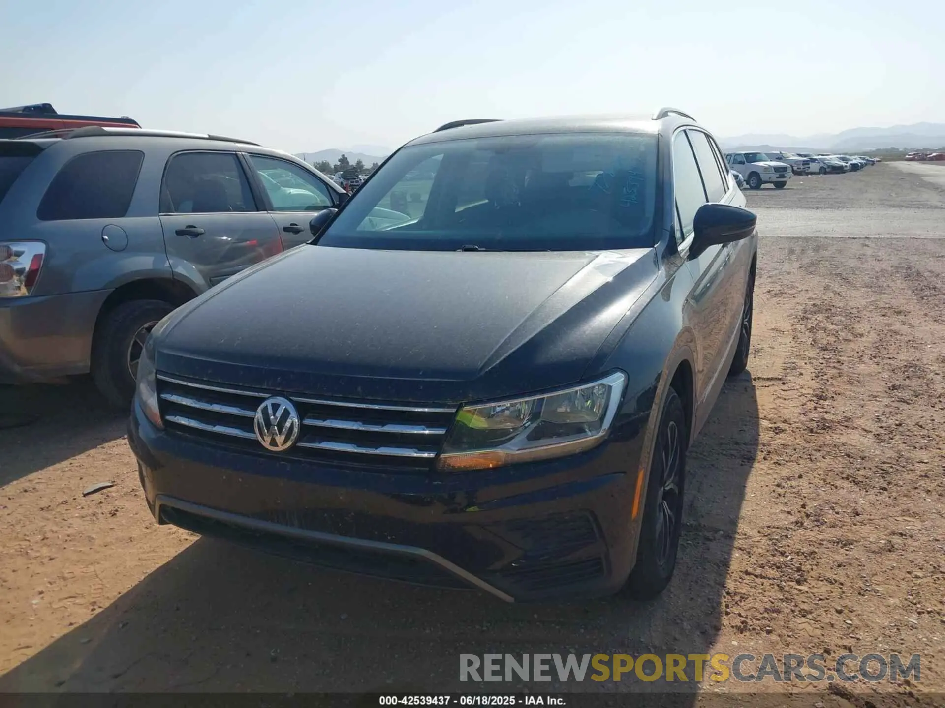 11 Photograph of a damaged car 3VV2B7AX0LM028617 VOLKSWAGEN TIGUAN 2020