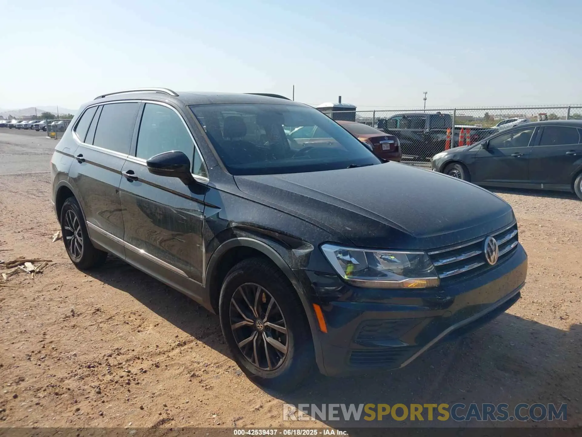 12 Photograph of a damaged car 3VV2B7AX0LM028617 VOLKSWAGEN TIGUAN 2020