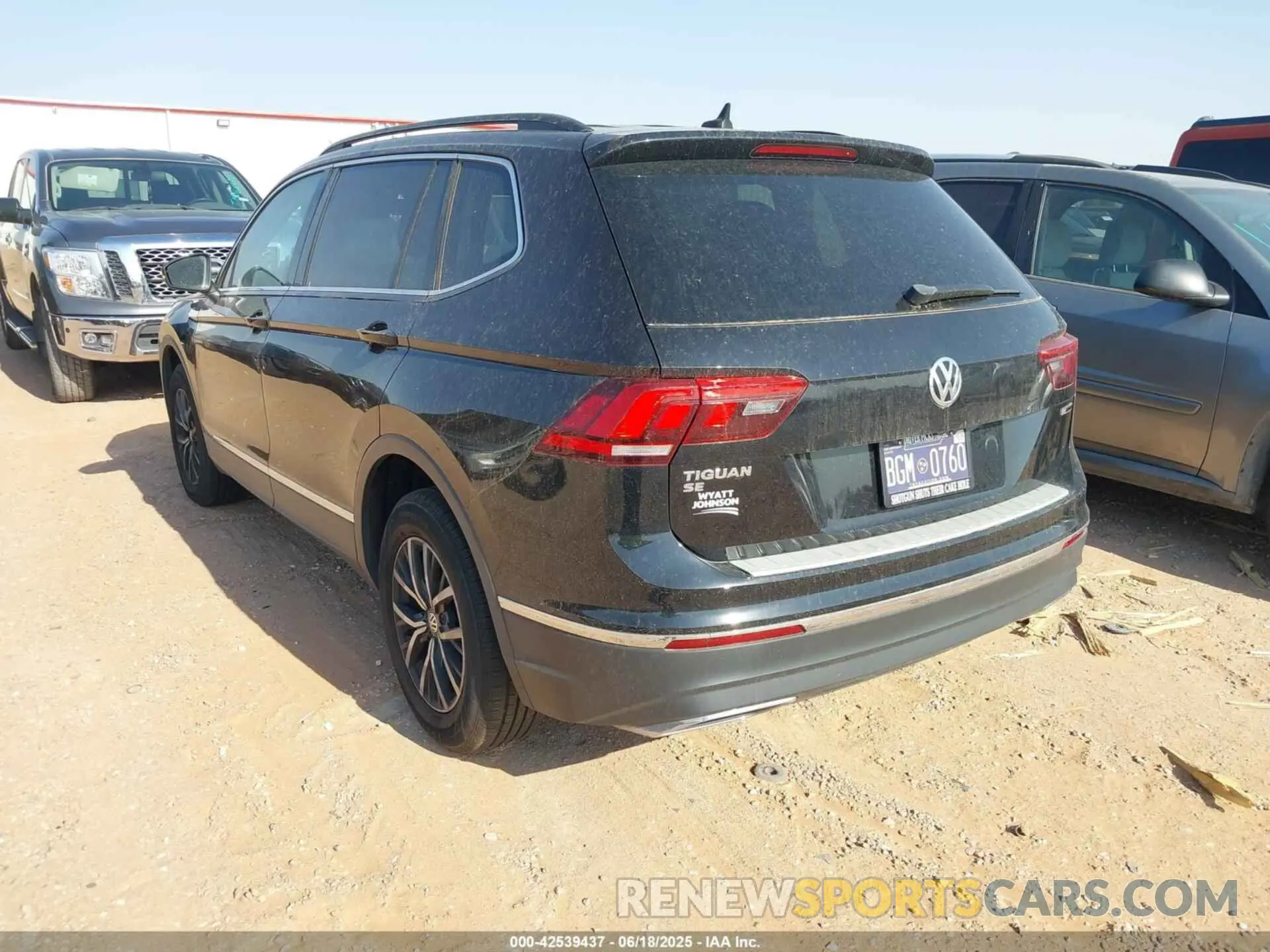 3 Photograph of a damaged car 3VV2B7AX0LM028617 VOLKSWAGEN TIGUAN 2020