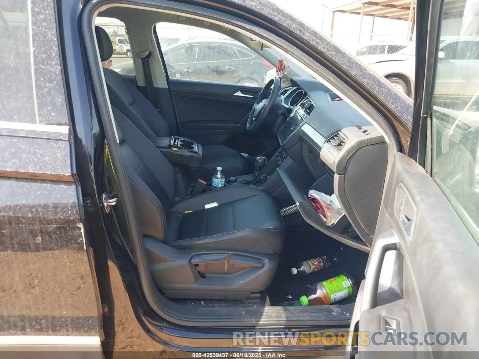 5 Photograph of a damaged car 3VV2B7AX0LM028617 VOLKSWAGEN TIGUAN 2020