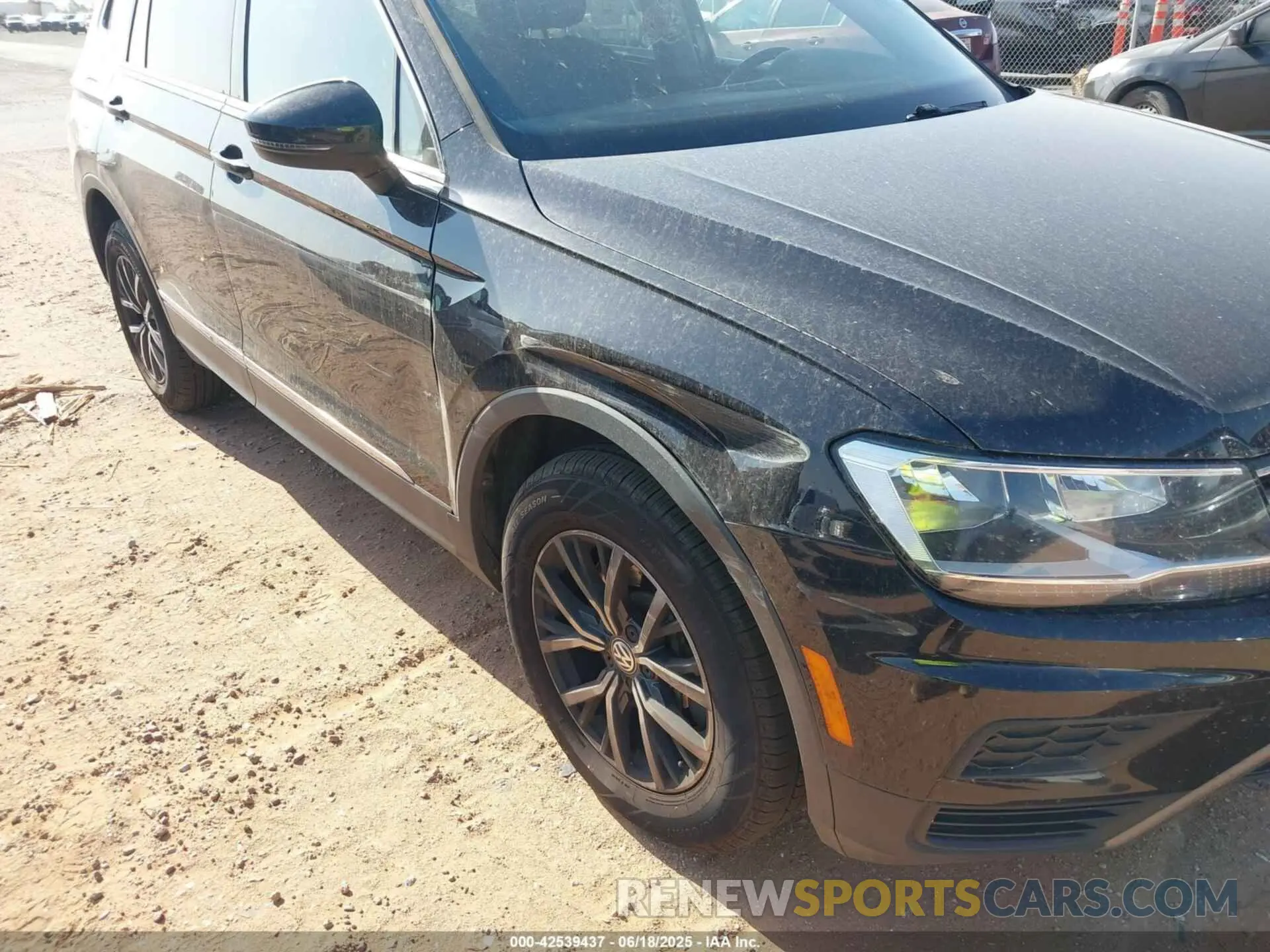 6 Photograph of a damaged car 3VV2B7AX0LM028617 VOLKSWAGEN TIGUAN 2020