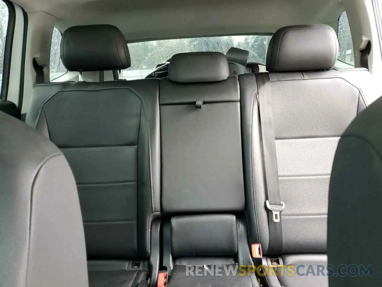 10 Photograph of a damaged car 3VV2B7AX0LM066834 VOLKSWAGEN TIGUAN 2020