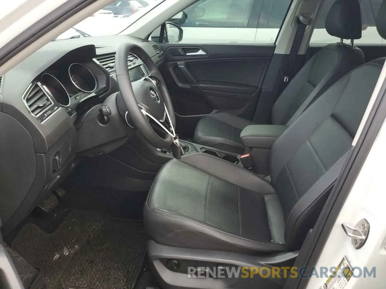 7 Photograph of a damaged car 3VV2B7AX0LM066834 VOLKSWAGEN TIGUAN 2020