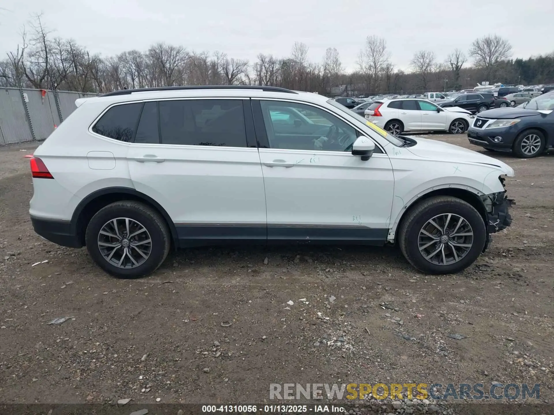 13 Photograph of a damaged car 3VV2B7AX0LM075033 VOLKSWAGEN TIGUAN 2020