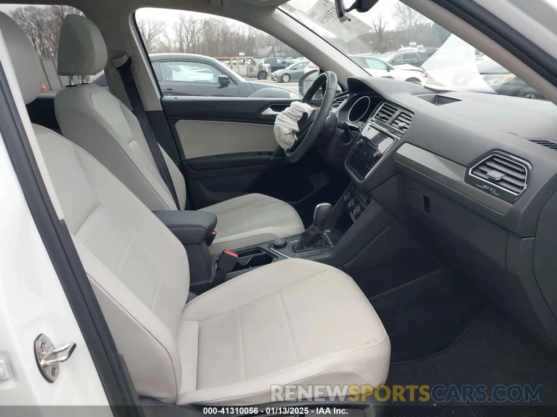 5 Photograph of a damaged car 3VV2B7AX0LM075033 VOLKSWAGEN TIGUAN 2020