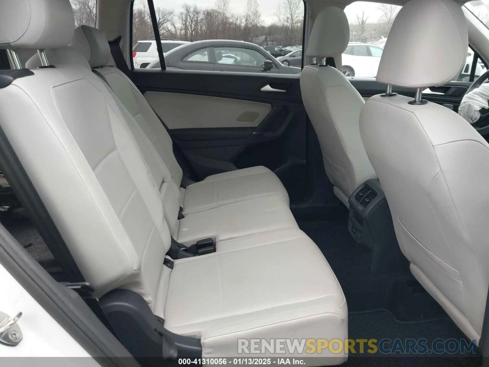 8 Photograph of a damaged car 3VV2B7AX0LM075033 VOLKSWAGEN TIGUAN 2020