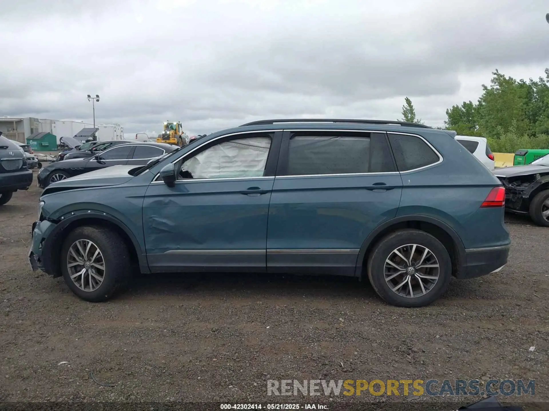 14 Photograph of a damaged car 3VV2B7AX0LM124635 VOLKSWAGEN TIGUAN 2020