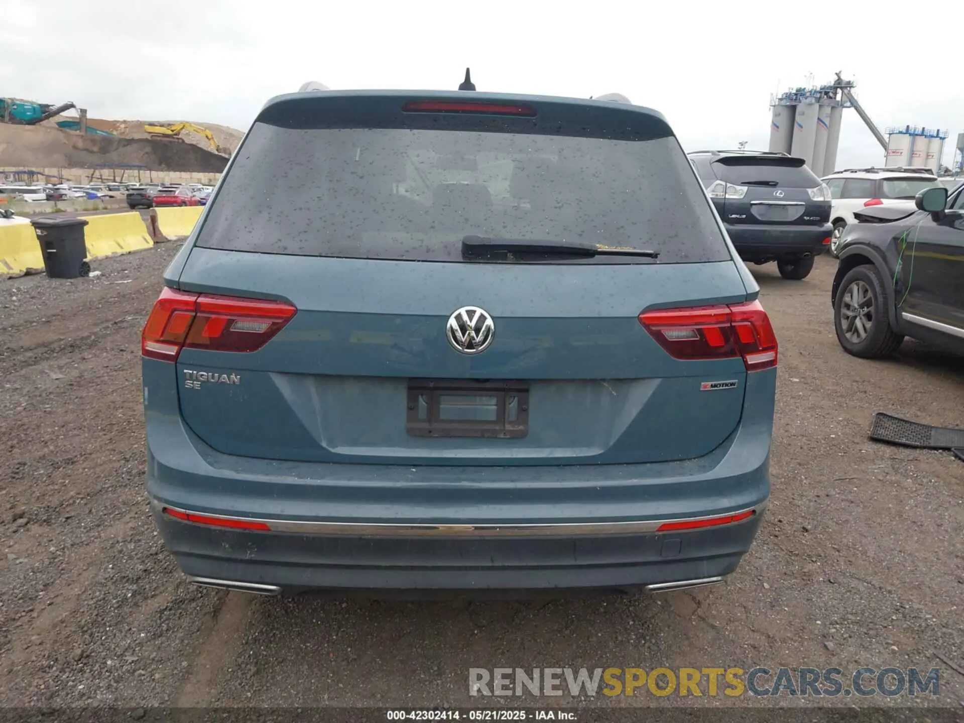 16 Photograph of a damaged car 3VV2B7AX0LM124635 VOLKSWAGEN TIGUAN 2020