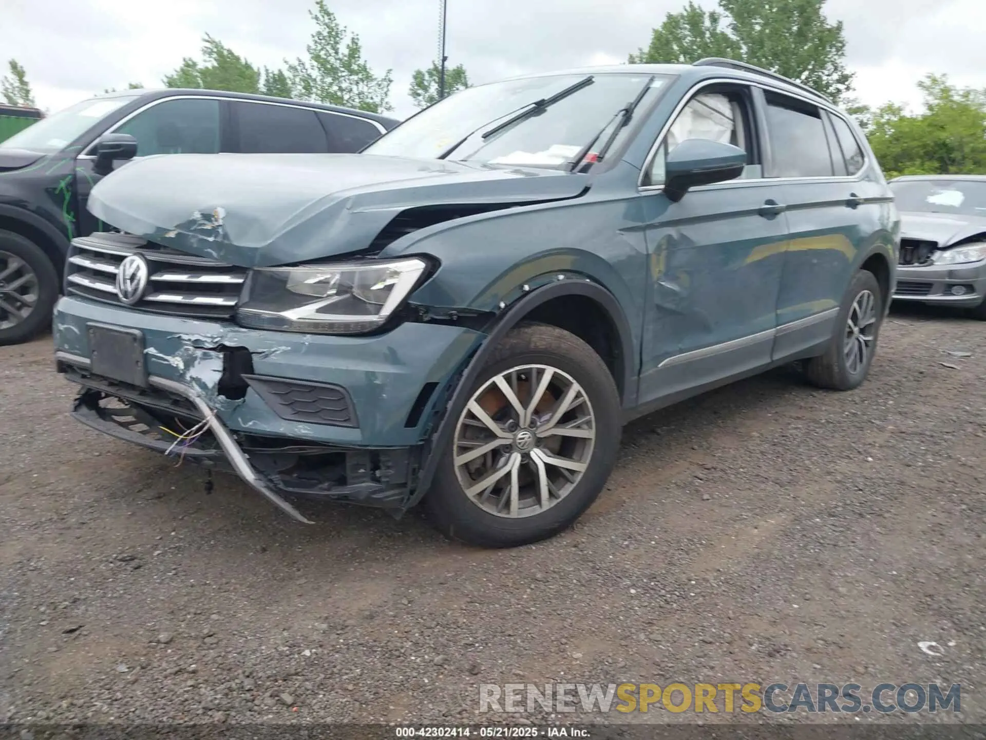 2 Photograph of a damaged car 3VV2B7AX0LM124635 VOLKSWAGEN TIGUAN 2020