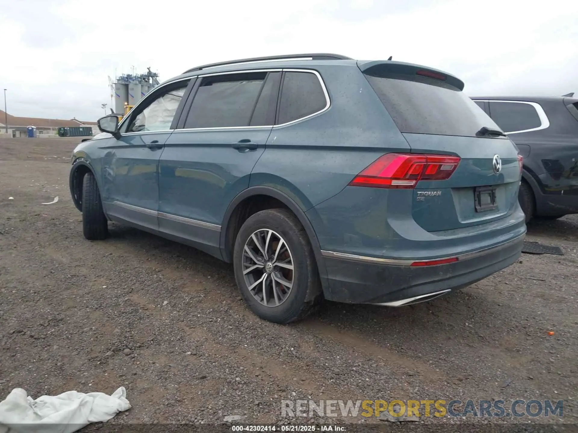 3 Photograph of a damaged car 3VV2B7AX0LM124635 VOLKSWAGEN TIGUAN 2020