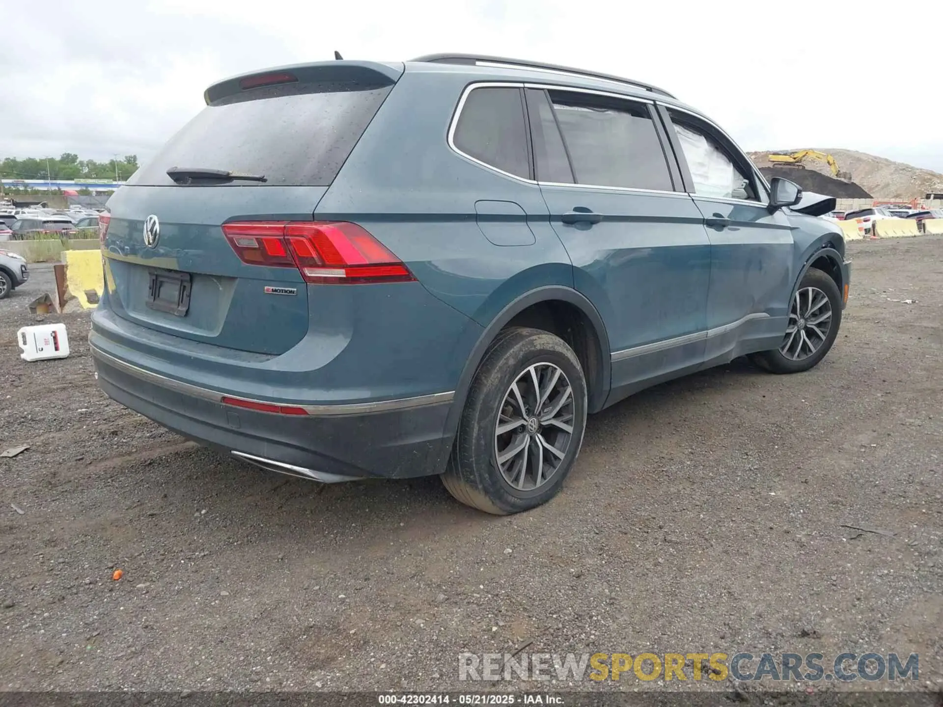 4 Photograph of a damaged car 3VV2B7AX0LM124635 VOLKSWAGEN TIGUAN 2020