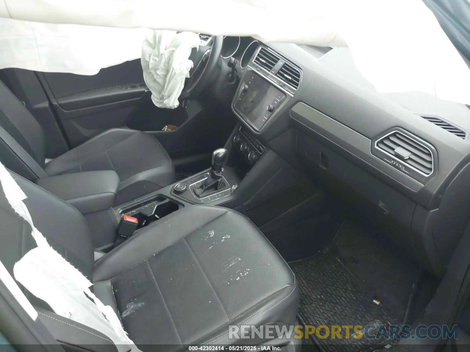 5 Photograph of a damaged car 3VV2B7AX0LM124635 VOLKSWAGEN TIGUAN 2020