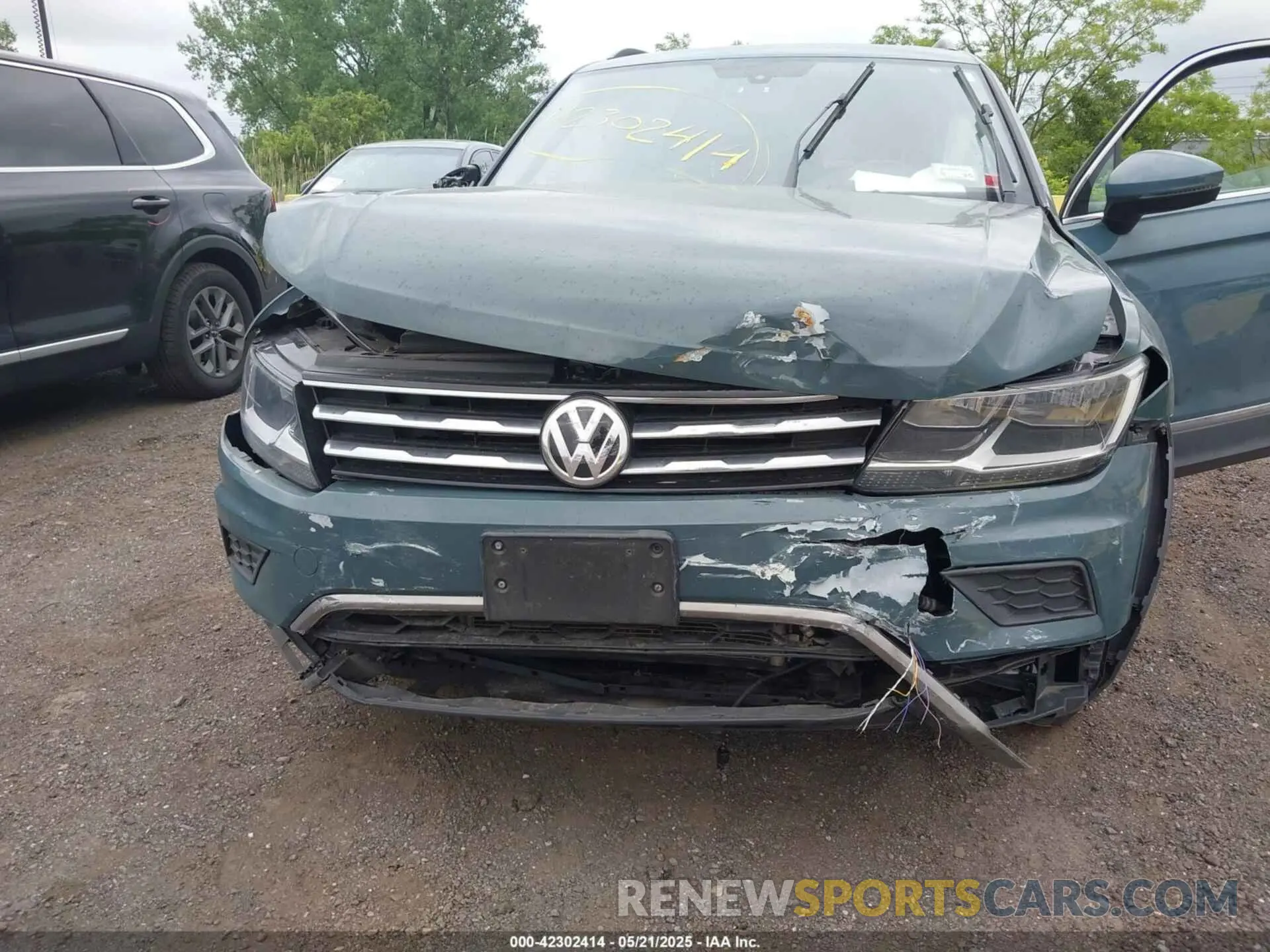 6 Photograph of a damaged car 3VV2B7AX0LM124635 VOLKSWAGEN TIGUAN 2020