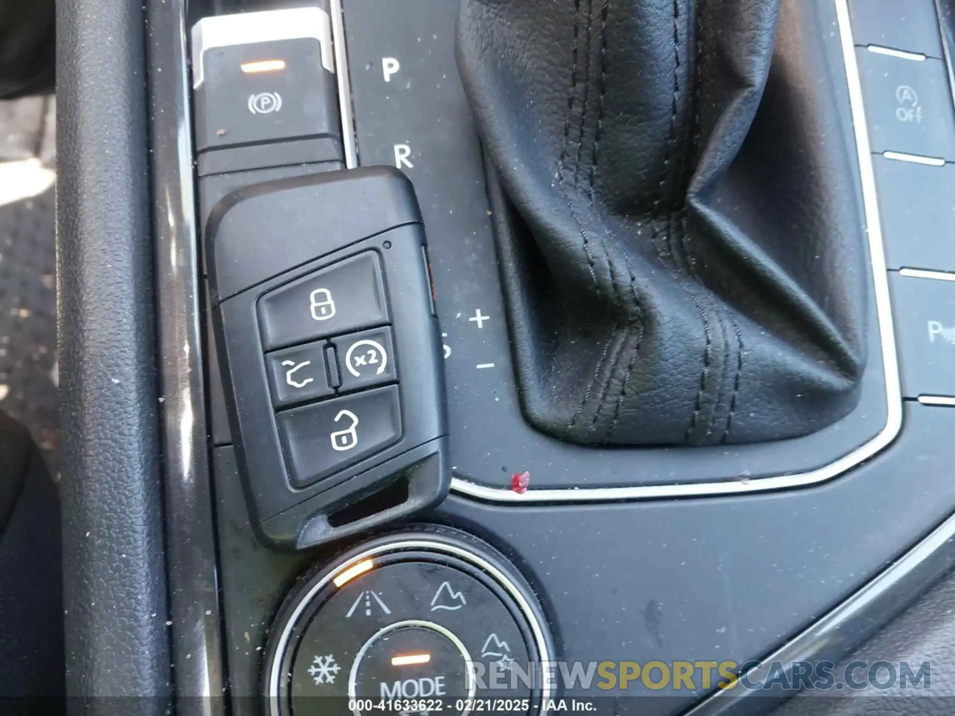 11 Photograph of a damaged car 3VV2B7AX0LM141970 VOLKSWAGEN TIGUAN 2020