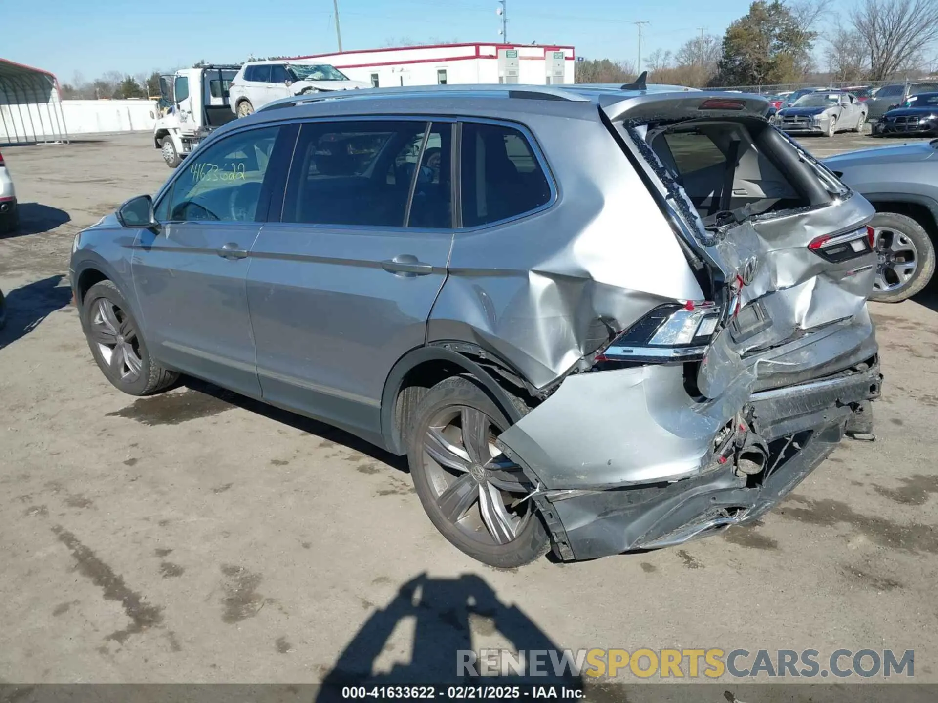 3 Photograph of a damaged car 3VV2B7AX0LM141970 VOLKSWAGEN TIGUAN 2020