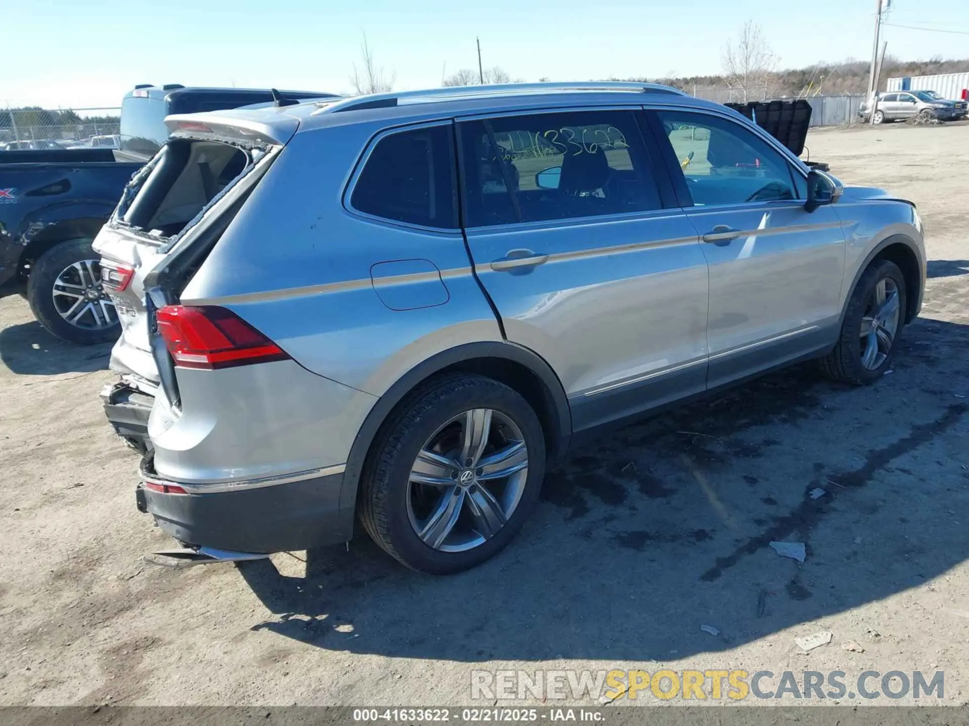 4 Photograph of a damaged car 3VV2B7AX0LM141970 VOLKSWAGEN TIGUAN 2020