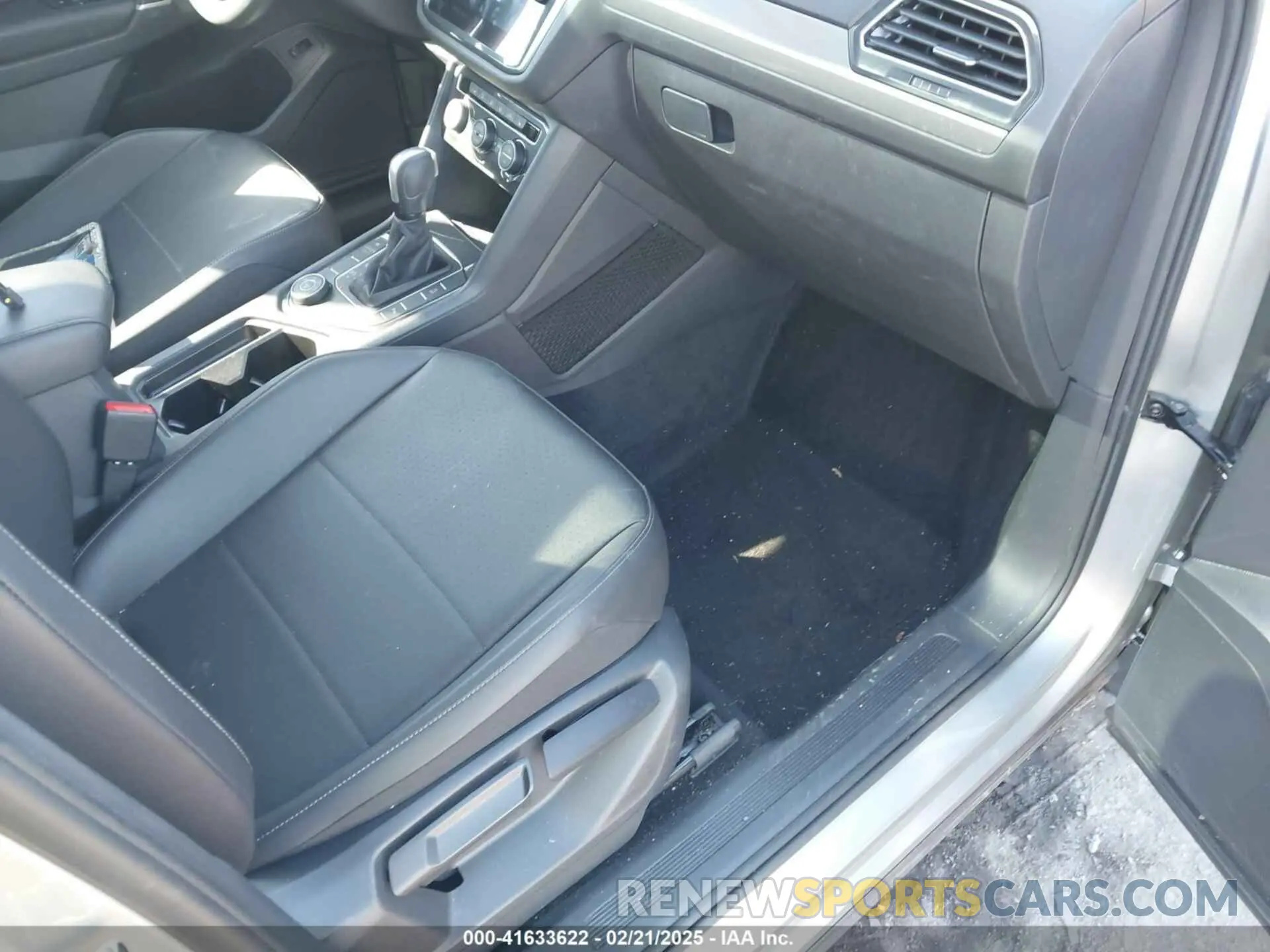 5 Photograph of a damaged car 3VV2B7AX0LM141970 VOLKSWAGEN TIGUAN 2020