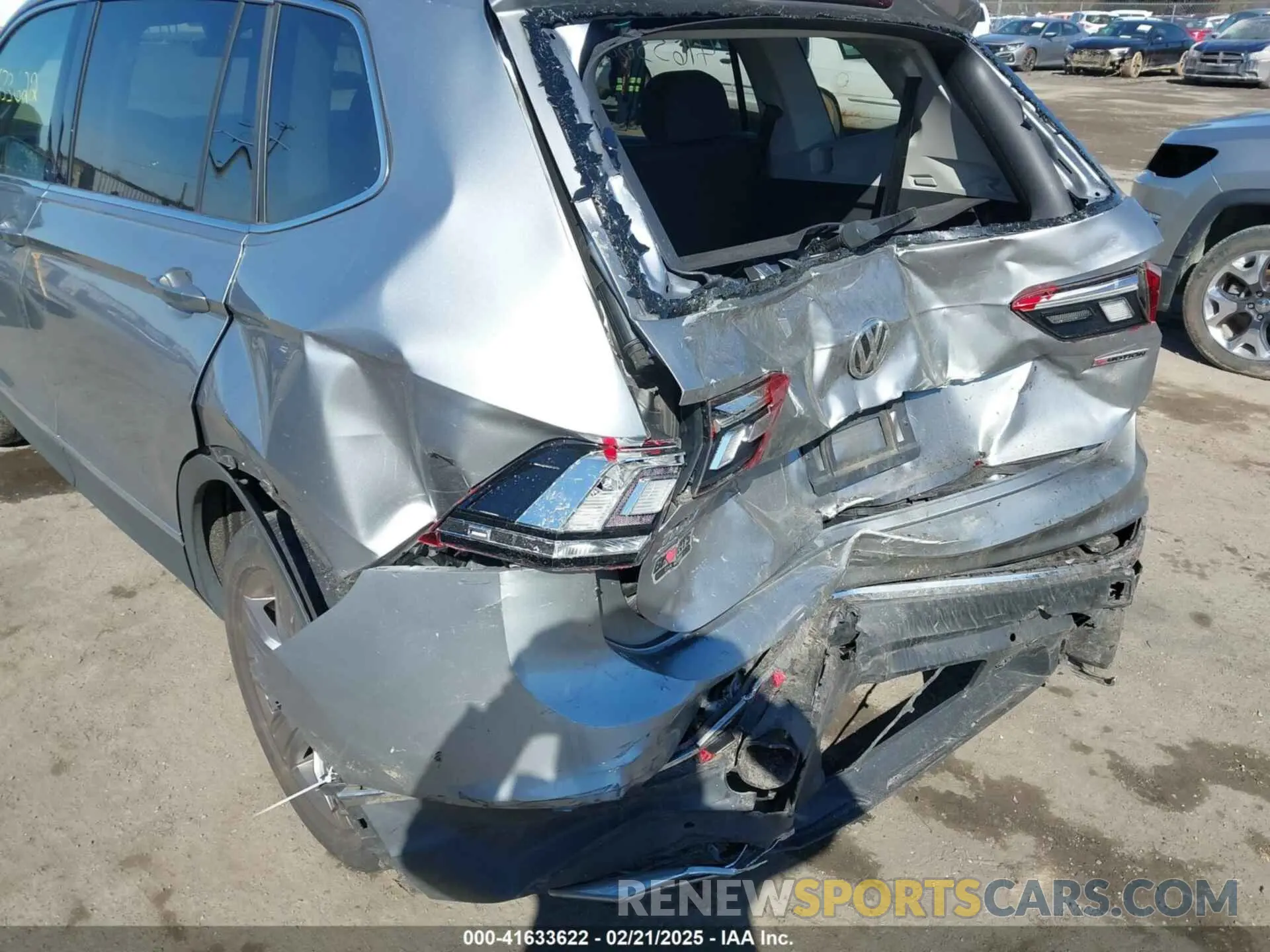 6 Photograph of a damaged car 3VV2B7AX0LM141970 VOLKSWAGEN TIGUAN 2020