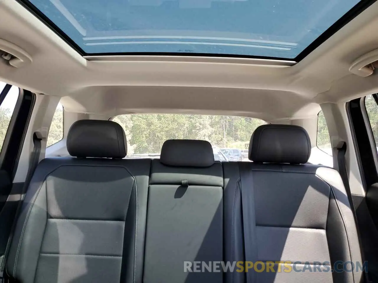 10 Photograph of a damaged car 3VV2B7AX1LM017917 VOLKSWAGEN TIGUAN 2020