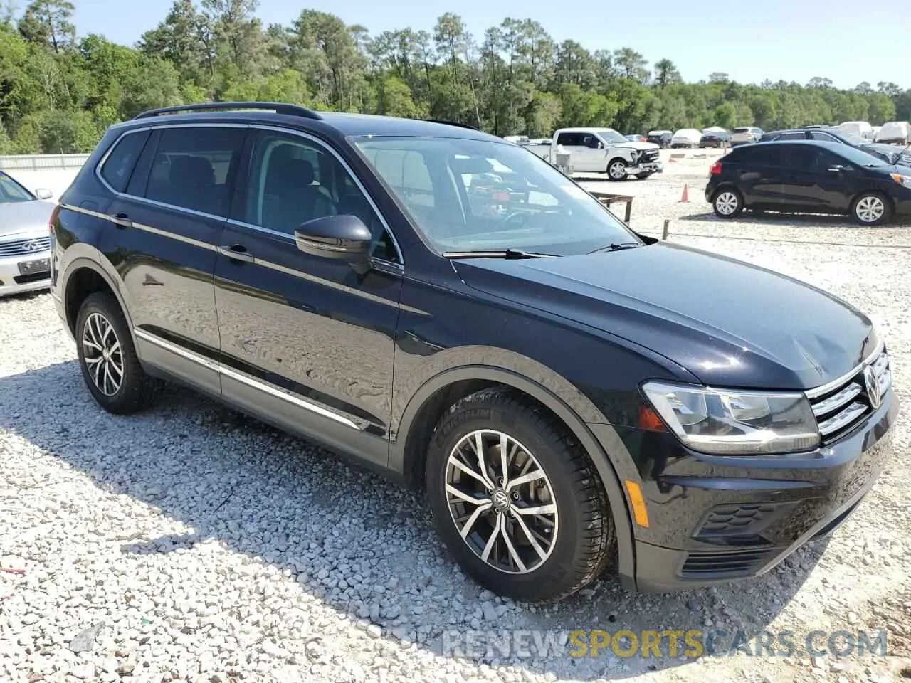 4 Photograph of a damaged car 3VV2B7AX1LM017917 VOLKSWAGEN TIGUAN 2020