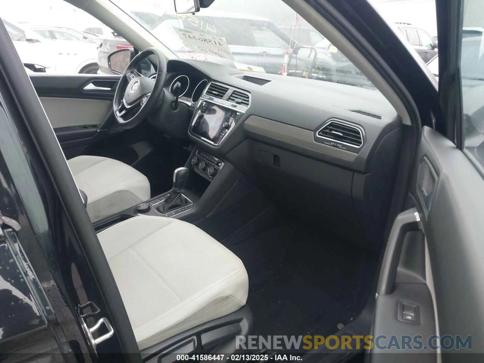 5 Photograph of a damaged car 3VV2B7AX1LM033714 VOLKSWAGEN TIGUAN 2020