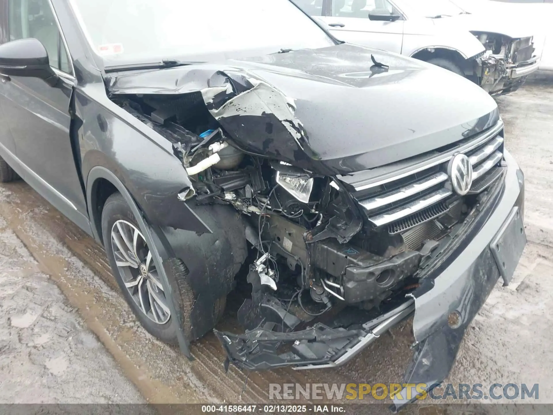 6 Photograph of a damaged car 3VV2B7AX1LM033714 VOLKSWAGEN TIGUAN 2020