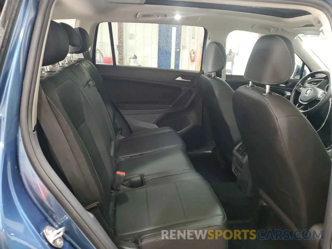 11 Photograph of a damaged car 3VV2B7AX1LM038055 VOLKSWAGEN TIGUAN 2020