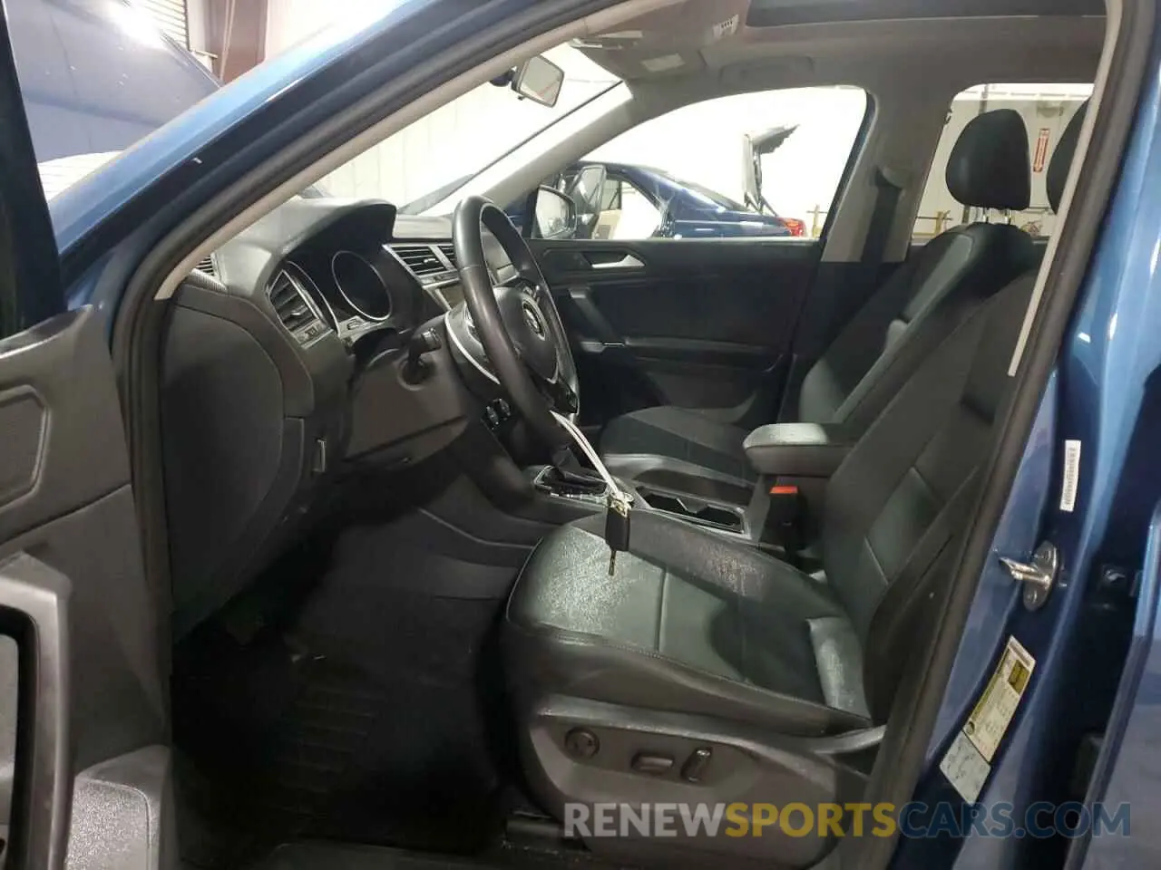 7 Photograph of a damaged car 3VV2B7AX1LM038055 VOLKSWAGEN TIGUAN 2020