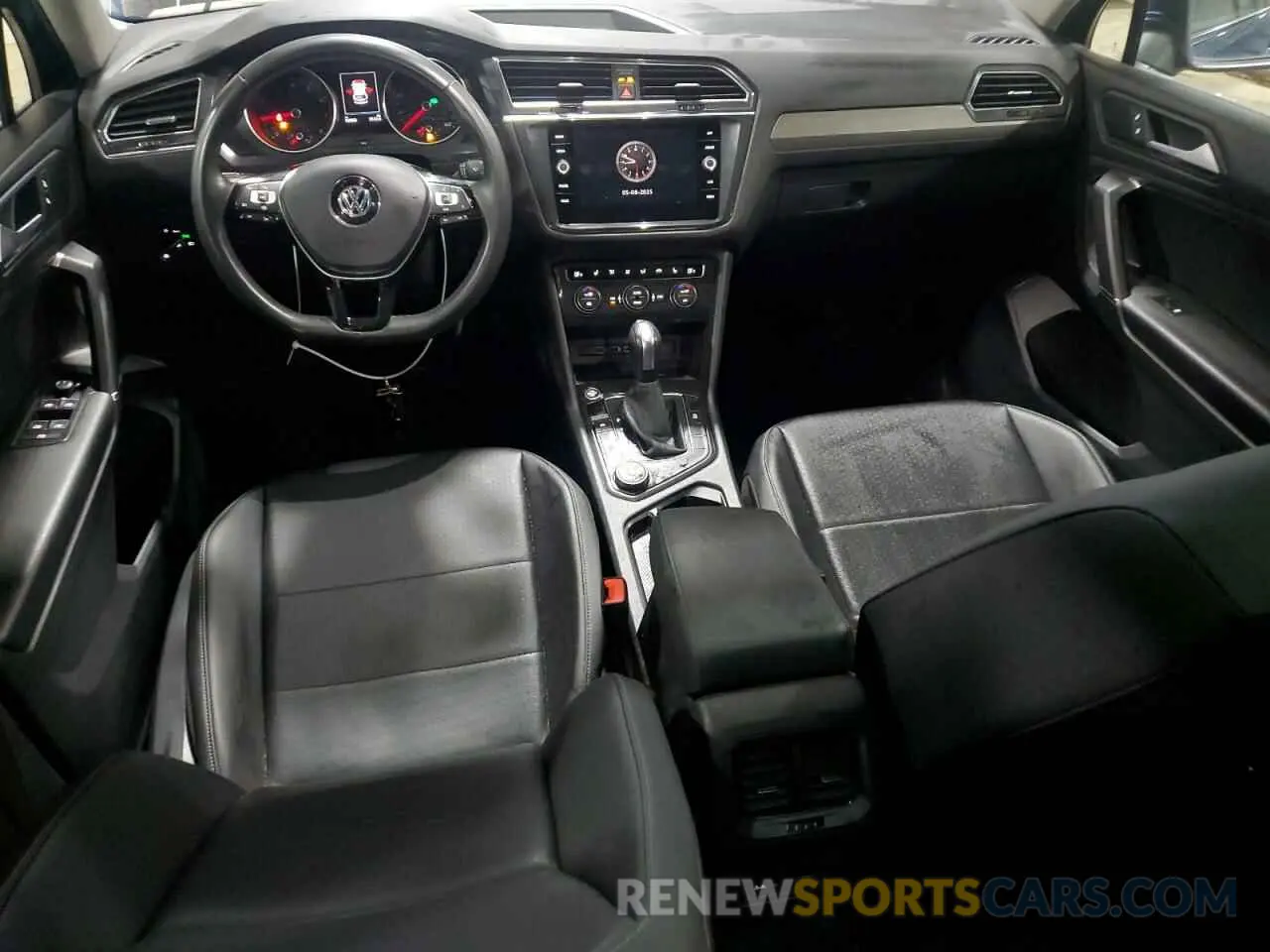 8 Photograph of a damaged car 3VV2B7AX1LM038055 VOLKSWAGEN TIGUAN 2020
