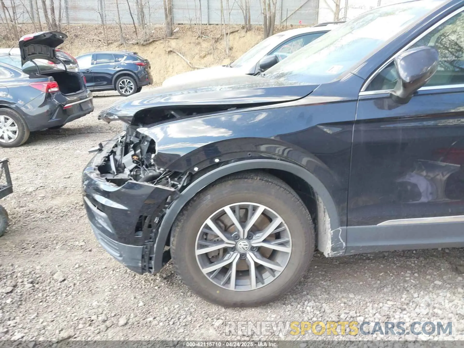 18 Photograph of a damaged car 3VV2B7AX1LM043109 VOLKSWAGEN TIGUAN 2020
