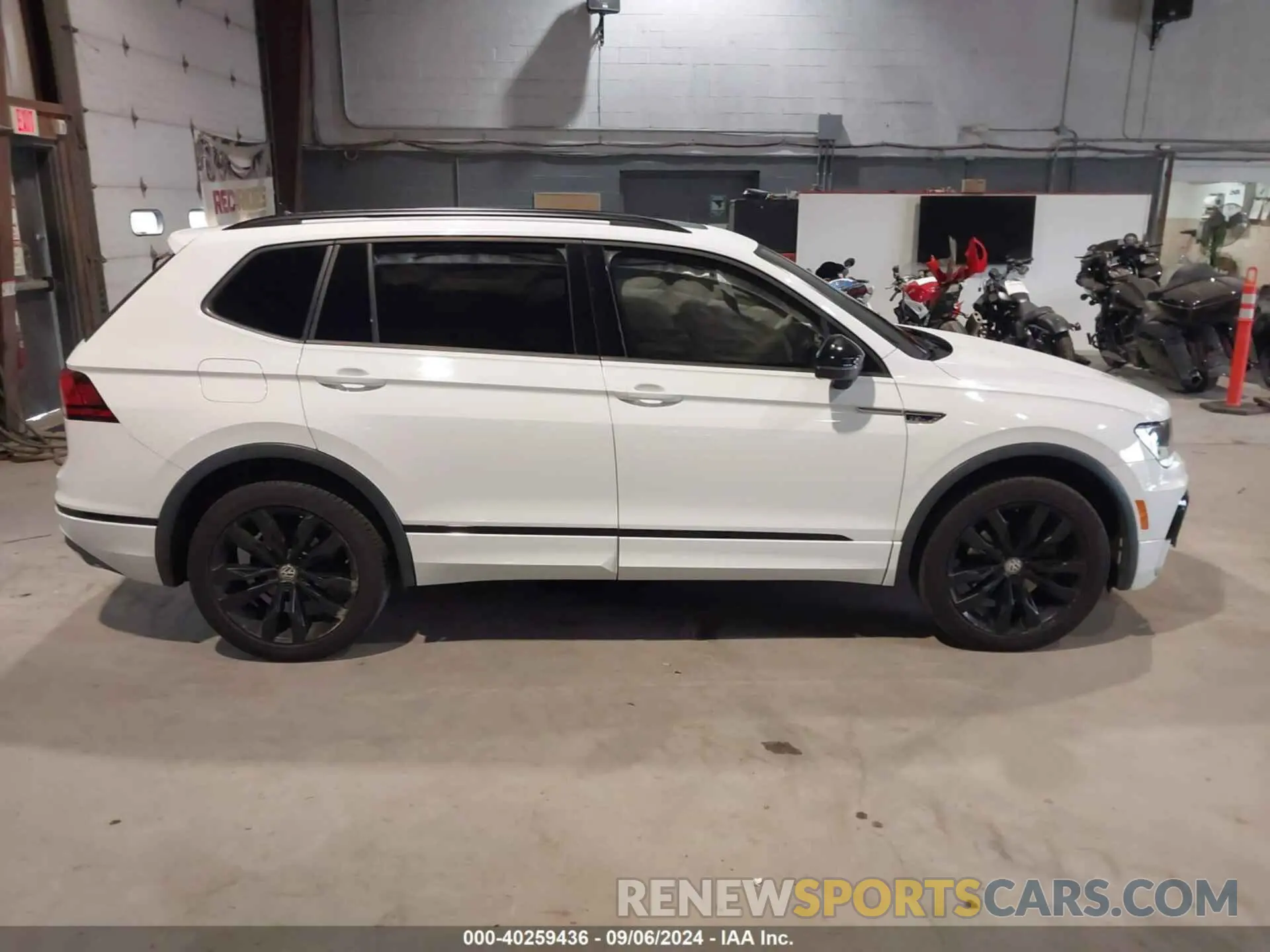13 Photograph of a damaged car 3VV2B7AX1LM106600 VOLKSWAGEN TIGUAN 2020
