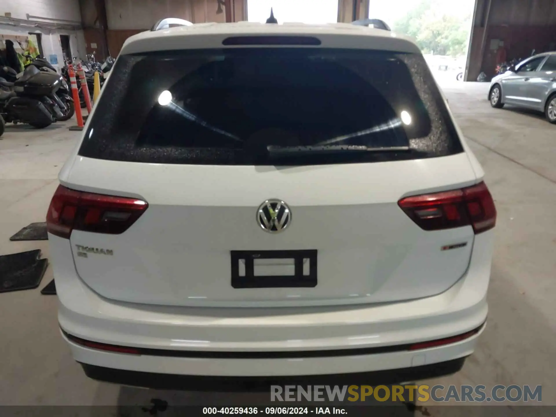 16 Photograph of a damaged car 3VV2B7AX1LM106600 VOLKSWAGEN TIGUAN 2020