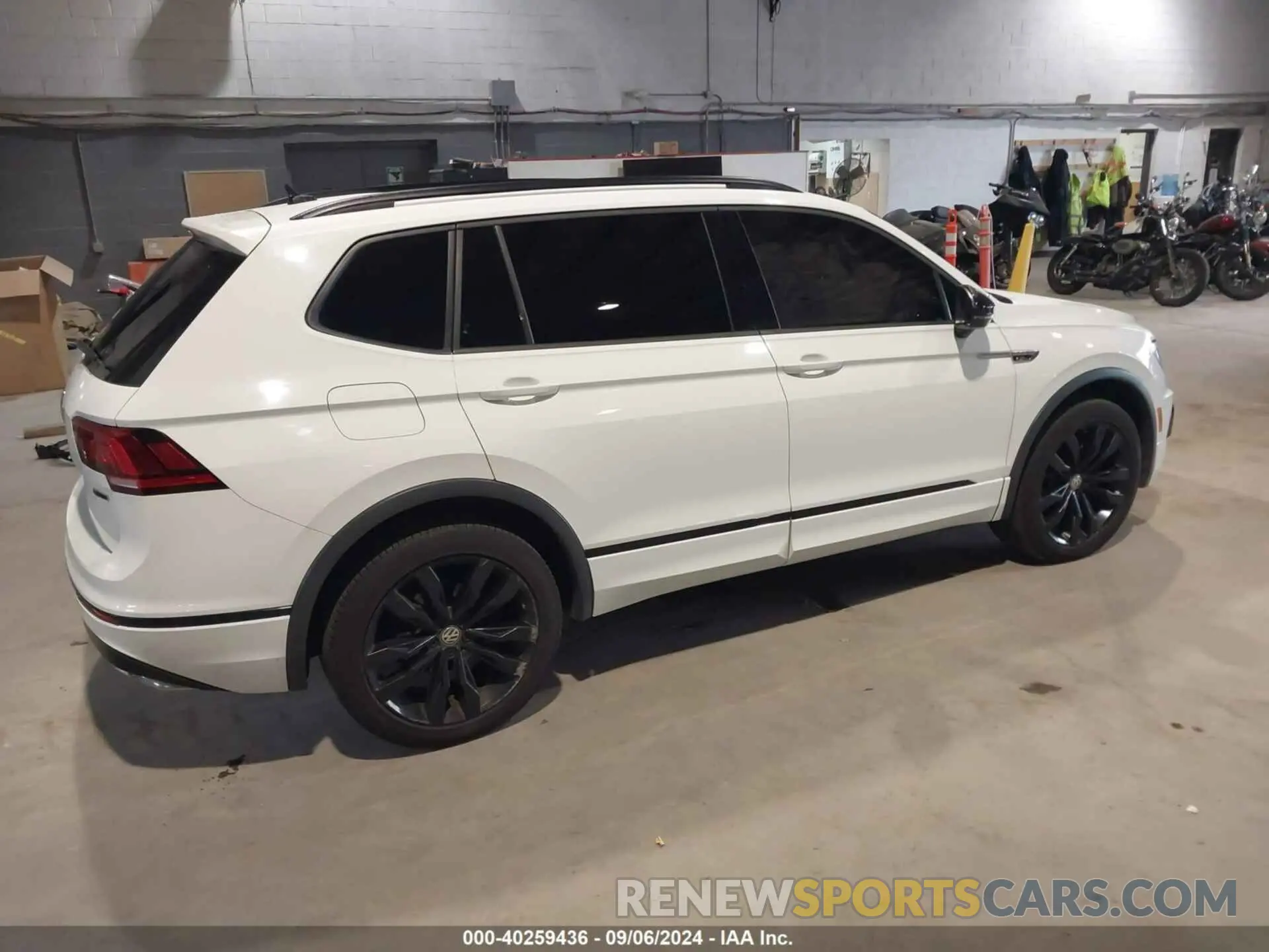 4 Photograph of a damaged car 3VV2B7AX1LM106600 VOLKSWAGEN TIGUAN 2020
