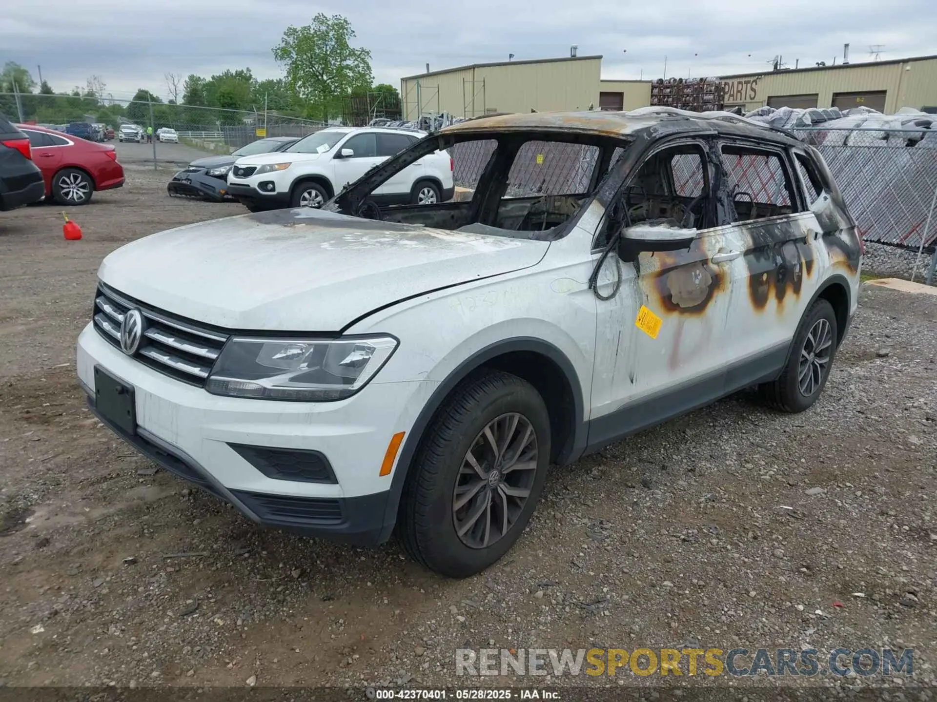 2 Photograph of a damaged car 3VV2B7AX1LM106919 VOLKSWAGEN TIGUAN 2020