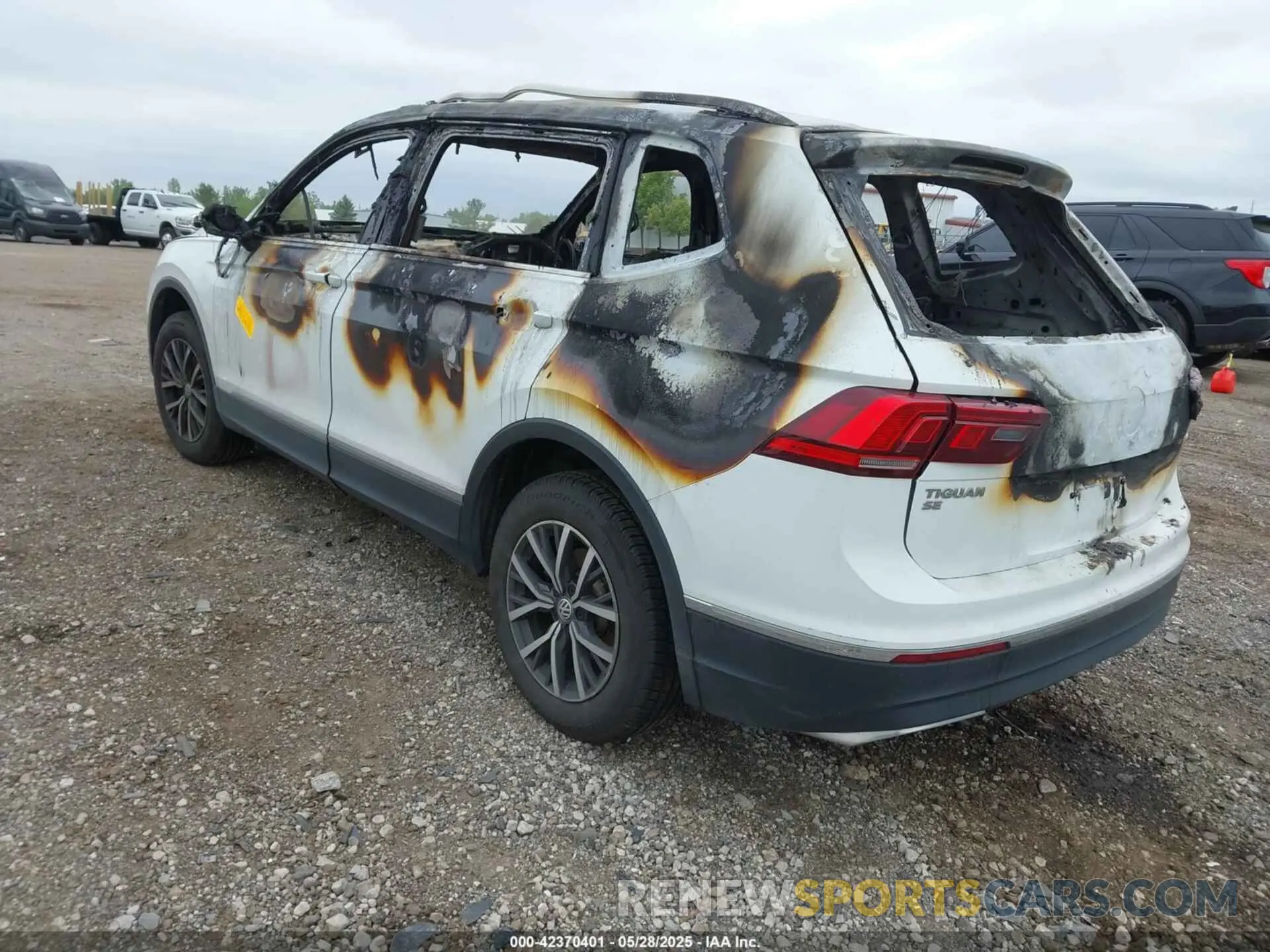 3 Photograph of a damaged car 3VV2B7AX1LM106919 VOLKSWAGEN TIGUAN 2020