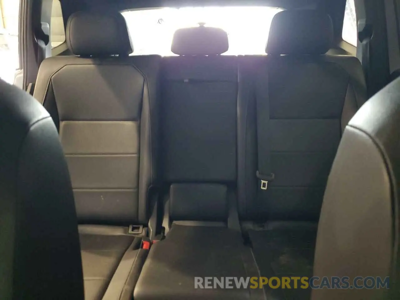 10 Photograph of a damaged car 3VV2B7AX1LM131674 VOLKSWAGEN TIGUAN 2020