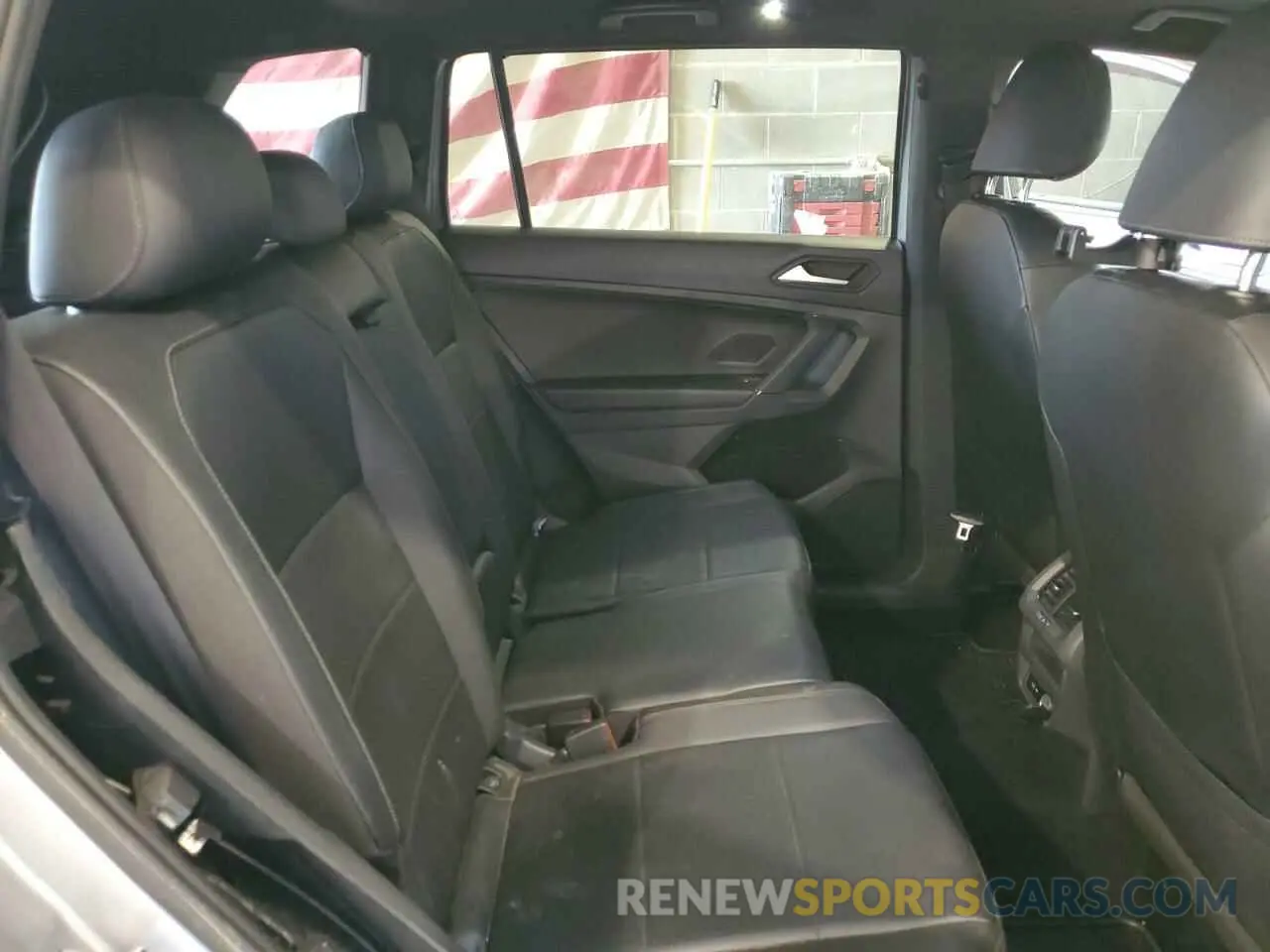 11 Photograph of a damaged car 3VV2B7AX1LM131674 VOLKSWAGEN TIGUAN 2020