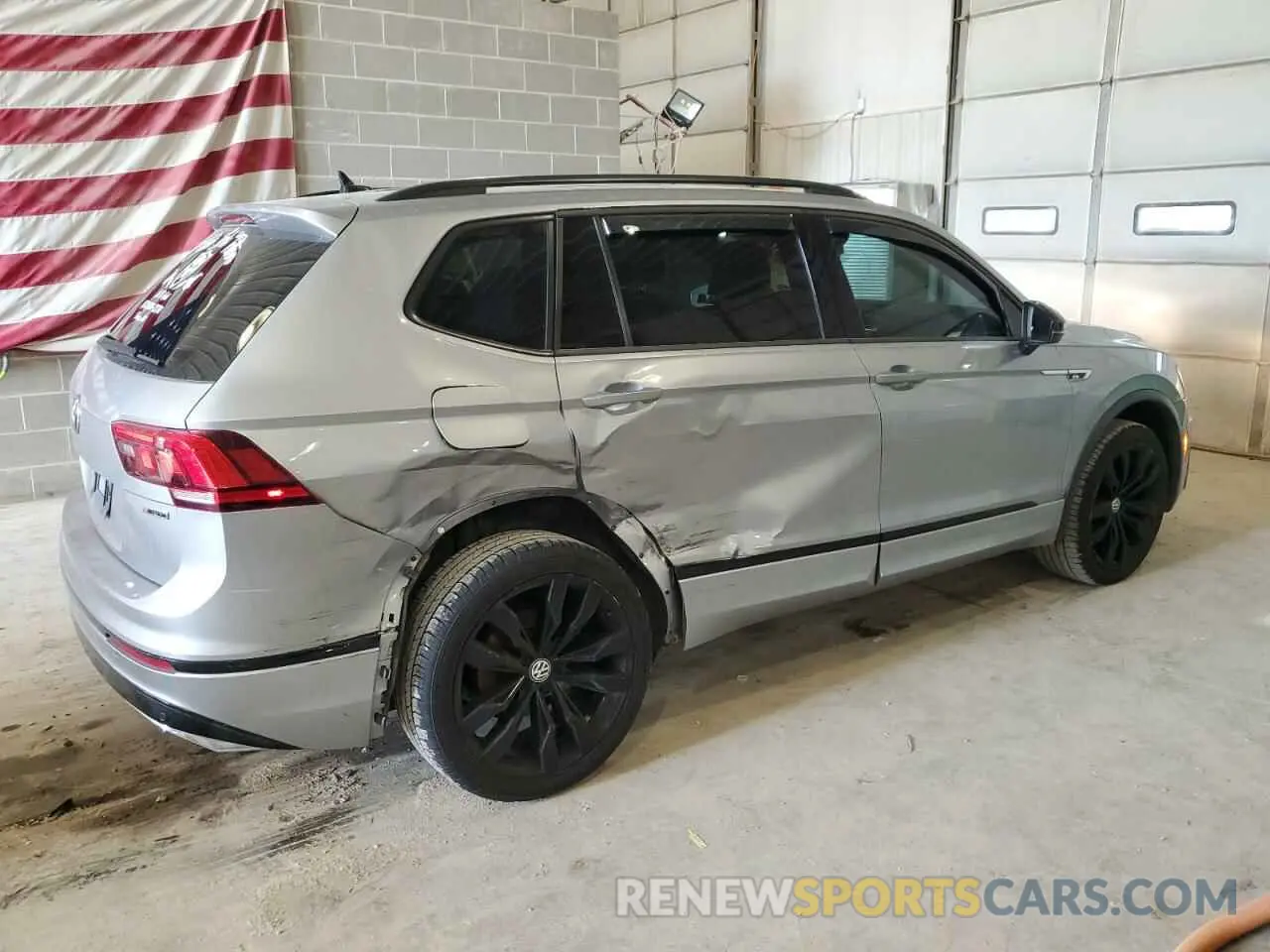 3 Photograph of a damaged car 3VV2B7AX1LM131674 VOLKSWAGEN TIGUAN 2020