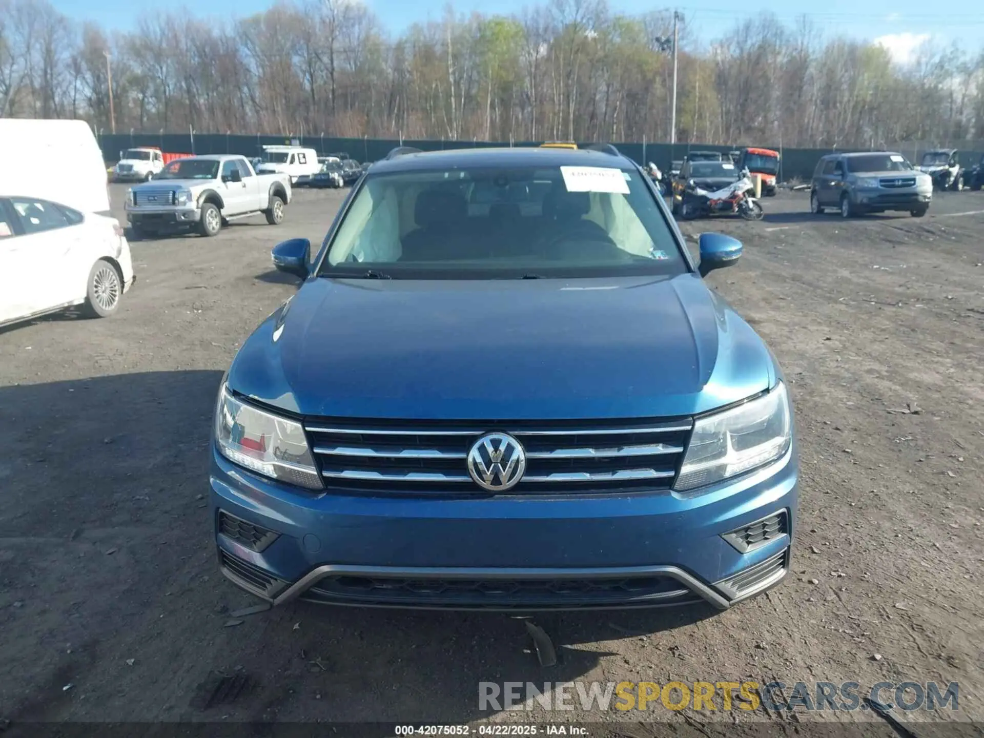 12 Photograph of a damaged car 3VV2B7AX2LM017277 VOLKSWAGEN TIGUAN 2020